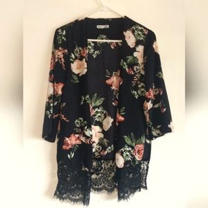 Floral Kimono shirt with lace detail
